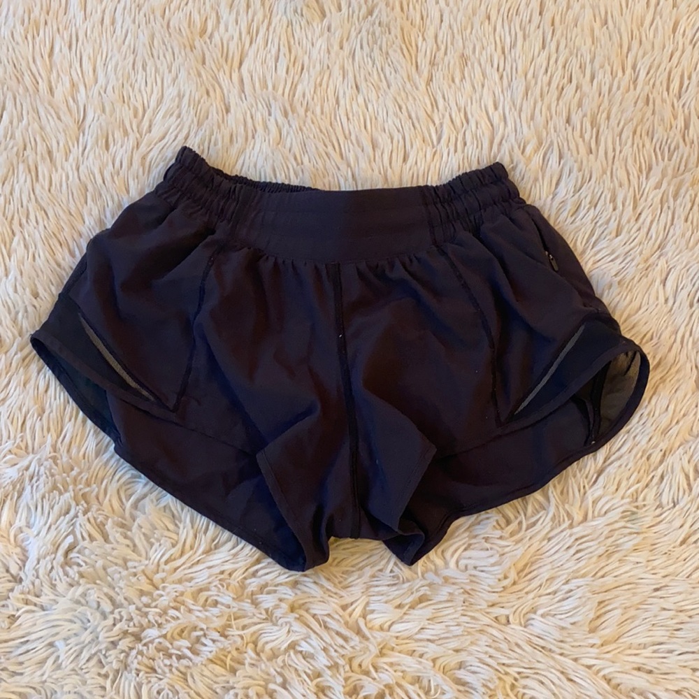 Lululemon black hotty hot shorts 2.5